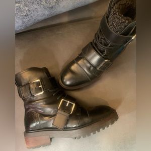 Zara 80’s style Lug Boots - Black Leather with inside fur woman’s sz 6.5